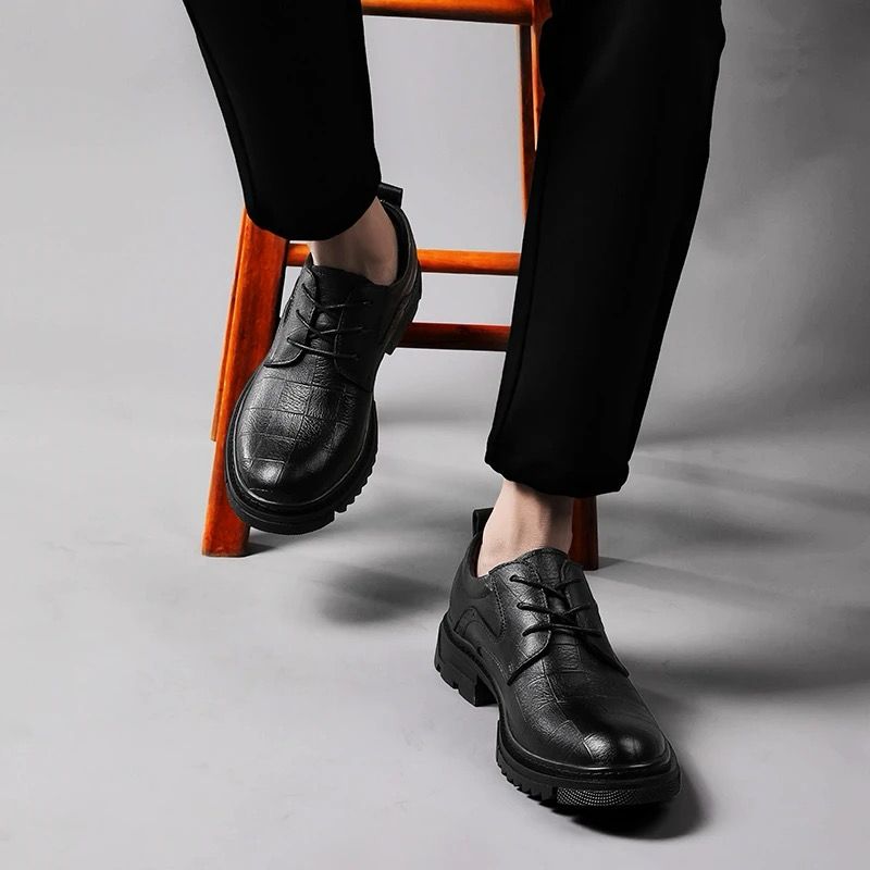 Versatile Lace-up Shoes