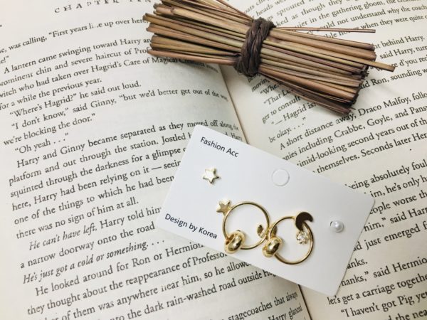 Pointed Moon Studs Set