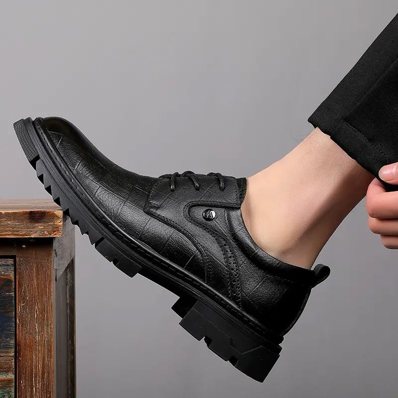 Versatile Lace-up Shoes